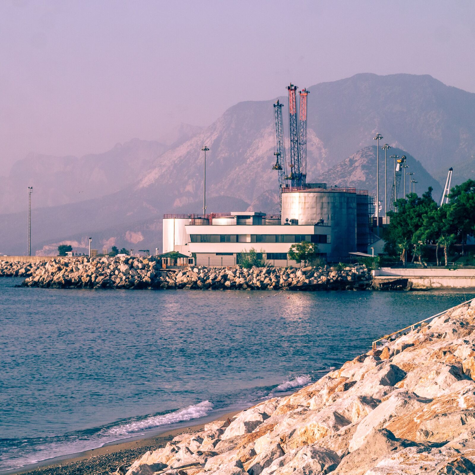 Planta industrial costera