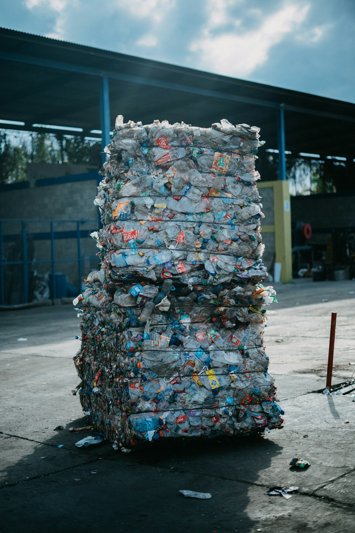 Proceso de reciclaje de materiales plásticos